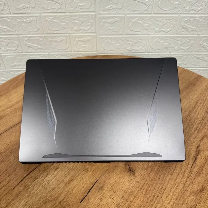 Ігровий ноутбук Clevo Lambda P960RF / 15.6" (1920x1080) IPS / Intel Core i7-9750H (6 (12) ядер по 2.6 - 4.5 GHz) / 16 GB DDR4 / 1000 GB SSD / nVidia GeForce RTX 2070 Max-Q, 8 GB GDDR6, 256-bit / WebCam б/в - зображення 3