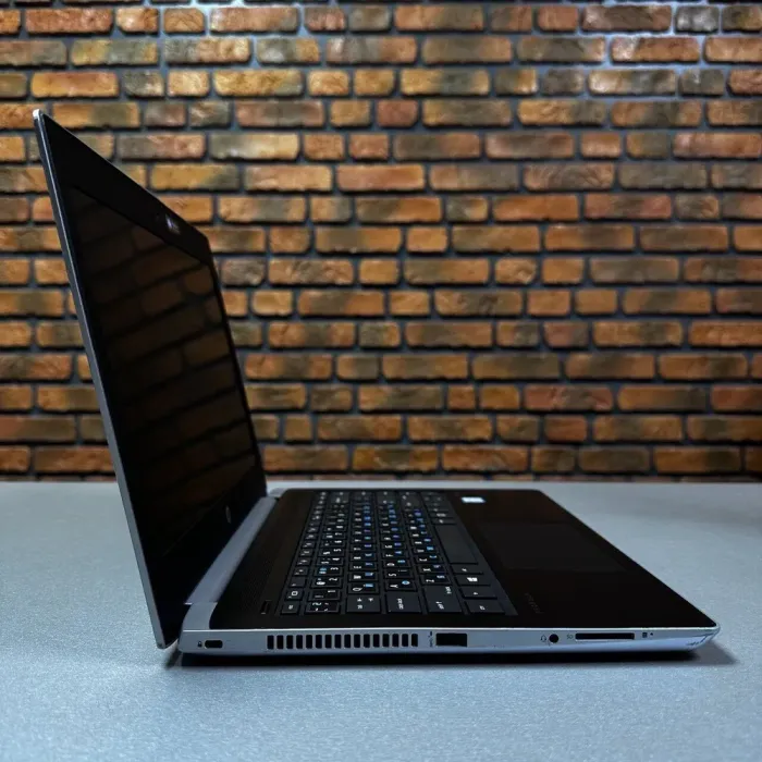 Ультрабук HP ProBook 430 G5 / 13.3" (1366x768) TN / Intel Core i5-8250U (4 (8) ядра по 1.6 - 3.4 GHz) / 16 GB DDR4 / 256 GB SSD M.2 / Intel UHD Graphics 620 / WebCam б/в - зображення 3