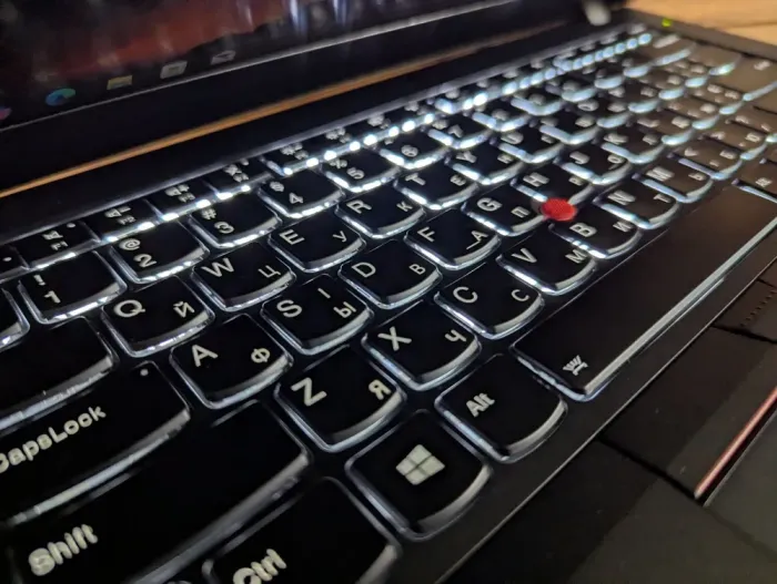 Ультрабук Б-клас Lenovo ThinkPad T470 / 14" (1920x1080) IPS / Intel Core i7-7600U (2 (4) ядра по 2.8 - 3.9 GHz) / 8 GB DDR4 / 240 GB SSD / Intel HD Graphics 520 / WebCam / TouchID / Windows 10 б/в - зображення 8