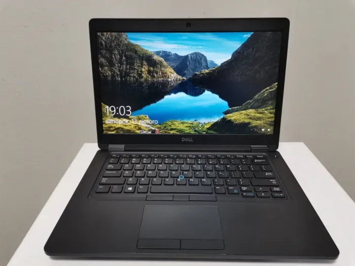 Ультрабук Dell Latitude 5490 / 14" (1920x1080) IPS / Intel Core i3-8130U (2 (4) ядра по 2.2 - 3.4 GHz) / 16 GB DDR4 / 256 GB SSD M.2 / Intel HD Graphics 620 / WebCam / HDMI / Windows 10 Pro б/в - зображення 2