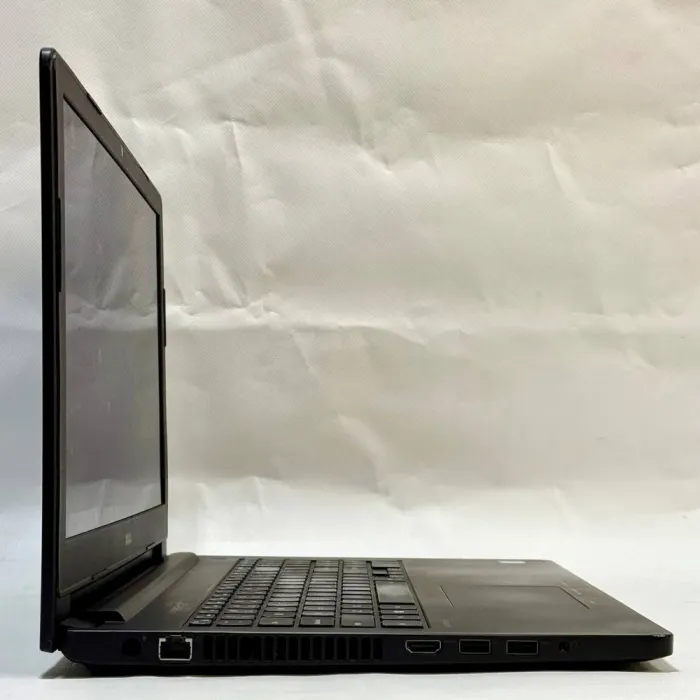 Ноутбук Б-клас Dell Latitude 3570 / 15.6" (1366x768) TN / Intel Core i3-6100U (2 (4) ядра по 2.3 GHz) / 8 GB DDR3 / 500 GB HDD / Intel HD Graphics 520 / WebCam / Windows 10 Pro б/в - зображення 6