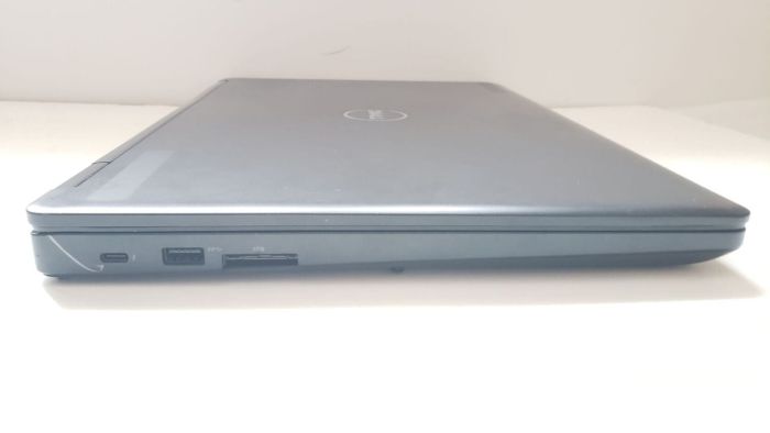 Мобільна робоча станція Б-класу Dell Precision 3520 / 15,6" (1920x1080) IPS / Intel Xeon E3-1505M v6 (4 (8) ядра по 3.0 - 4.0 GHz) / 16 GB DDR4 / 512 GB SSD M.2 / nVidia Quadro M620, 2 GB GDDR5, 128-bit / WebCam б/в - зображення 4