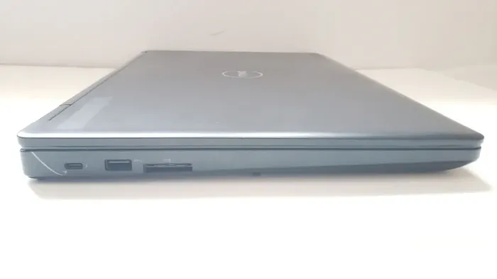 Мобільна робоча станція Б-класу Dell Precision 3520 / 15,6" (1920x1080) IPS / Intel Xeon E3-1505M v6 (4 (8) ядра по 3.0 - 4.0 GHz) / 16 GB DDR4 / 512 GB SSD M.2 / nVidia Quadro M620, 2 GB GDDR5, 128-bit / WebCam б/в - зображення 4