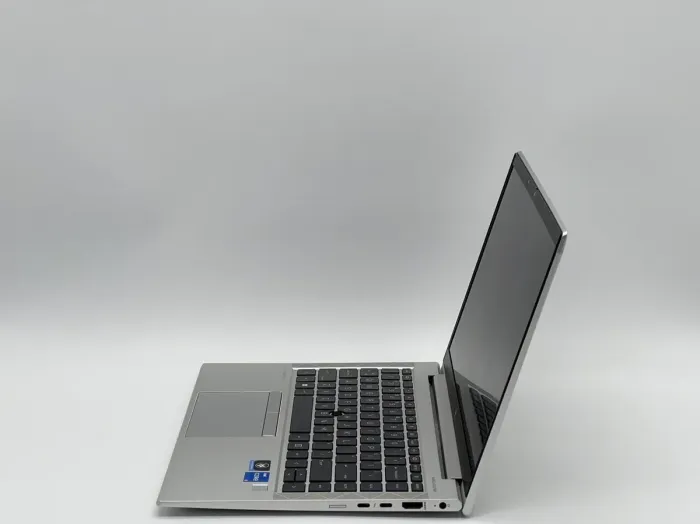 Ультрабук HP EliteBook 840 G8 / 14" (1920x1080) IPS / Intel Core i5-1135G7 (4 (8) ядра по 2.4 - 4.2 GHz) / 16 GB DDR4 / 240 GB SSD / Intel Iris Xe Graphics / WebCam б/в - зображення 4