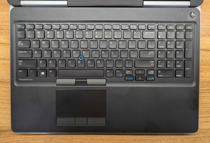 Ноутбук робоча станція Dell Precision 7520 / 15.6" (1920x1080) IPS / Intel Core i7-6820HQ (4 (8) ядра по 2.7 - 3.6 GHz) / 16 GB DDR4 / 256 GB SSD + 500 GB HDD / nVidia Quadro M2200, 4 GB GDDR5, 128-bit / WebCam / Windows 10 б/в - зображення 3