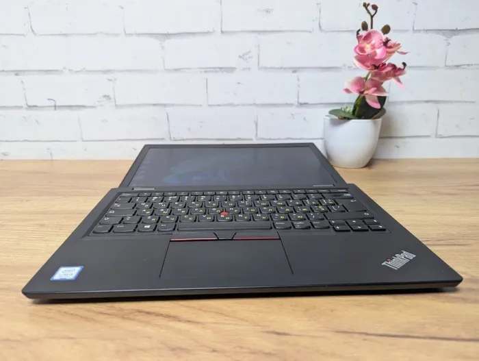 Ультрабук Lenovo ThinkPad L390 / 13.3" (1366x768) TN / Intel Core i3-8145U (2 (4) ядра по 2.1 - 3.9 GHz) / 16 GB DDR4 / 128 GB SSD / Intel UHD Graphics / WebCam б/в - зображення 4
