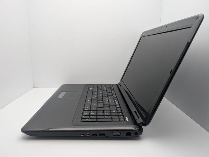 Ноутбук Asus X70I / 17.3" (1600x900) TN / Intel Pentium T4300 (2 ядра по 2.1 GHz) / 4 GB DDR2 / 500 GB HDD / nVidia GeForce GT 220M, 1 GB GDDR2, 128-bit / WebCam / DVD-ROM б/в - зображення 5