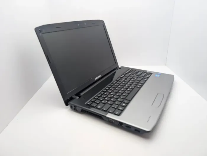 Ноутбук Medion Akoya E6226 / 15.6" (1366x768) TN / Intel Core i3-2310M (2 (4) ядра по 2.4 GHz) / 6 GB DDR3 / 750 GB HDD / Intel HD Graphics 3000 / WebCam б/в - зображення 3