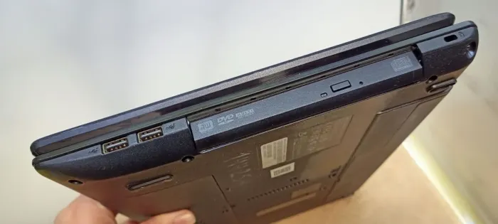 Ноутбук Б-клас Acer eMachines E729 / 15.6" (1366x768) TN / Intel Pentium P6200 (2 ядра по 2.13 GHz) / 4 GB DDR3 / 250 GB HDD / Intel HD Graphics 3000 / WebCam б/в - зображення 6