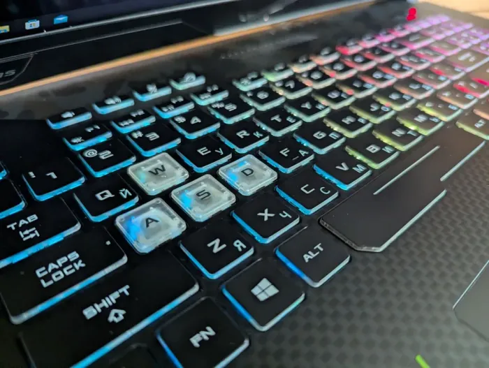 Ігровий ноутбук Б-класу Asus ROG Strix GL704G / 17.3" (1920x1080) IPS / Intel Core i7-8750H (6 (12) ядер по 2.2 - 4.1 GHz) / 16 GB DDR4 / 512 GB SSD + 256 GB SSD / nVidia GeForce RTX 2070, 8 GB GDDR6, 256-bit / HDMI / Windows 10 б/в - зображення 8