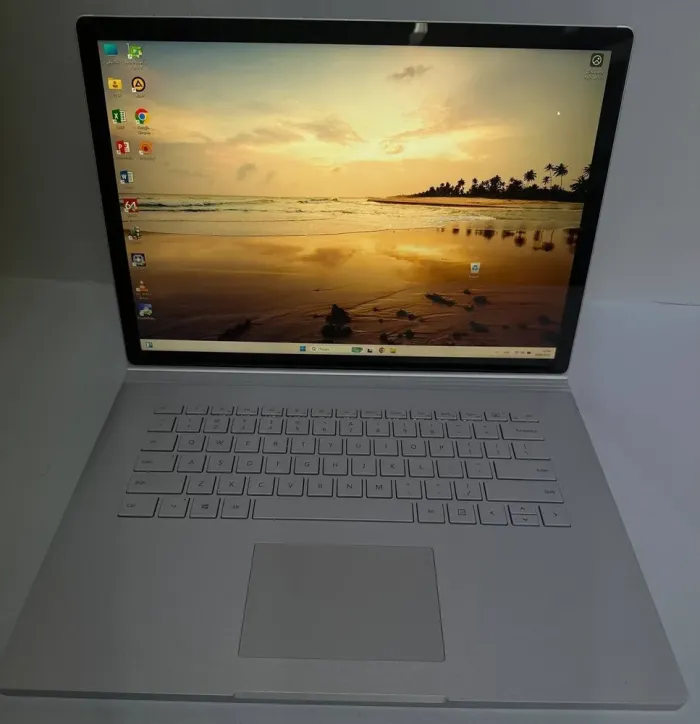 Ігровий ультрабук-трансформер Б-клас Microsoft Surface Book 2 / 15.0" (3240x2160) IPS Touch / Intel Core i7-8650U (4 (8) ядра по 1.9 - 4.2 GHz) / 16 GB DDR4 / 256 GB SSD / nVidia GeForce GTX 1060, 6 GB GDDR5, 192-bit / WebCam / Win 11 б/в - зображення 2