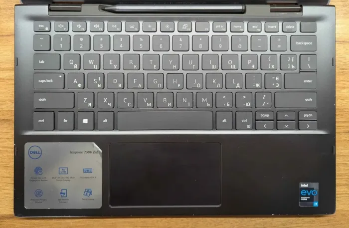 Ноутбук-трансформер Dell Inspiron 7306 2 in 1 / 13.3" (3840x2160) IPS Touch / Intel Core i7-1165G7 (4 (8) ядра по 2.8 - 4.7 GHz) / 16 GB DDR4 / 512 GB SSD / Intel Iris Xe Graphics / WebCam / Windows 10 б/в - зображення 3