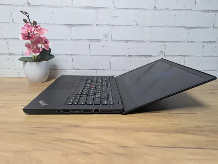 Ноутбук Lenovo ThinkPad A475 / 14" (1920x1080) IPS Touch / AMD Pro A12-8830B (4 ядра по 2.5 - 3.4 GHz) / 16 GB DDR4 / 256 GB SSD / AMD Radeon R7 Graphics / WebCam б/в - зображення 3