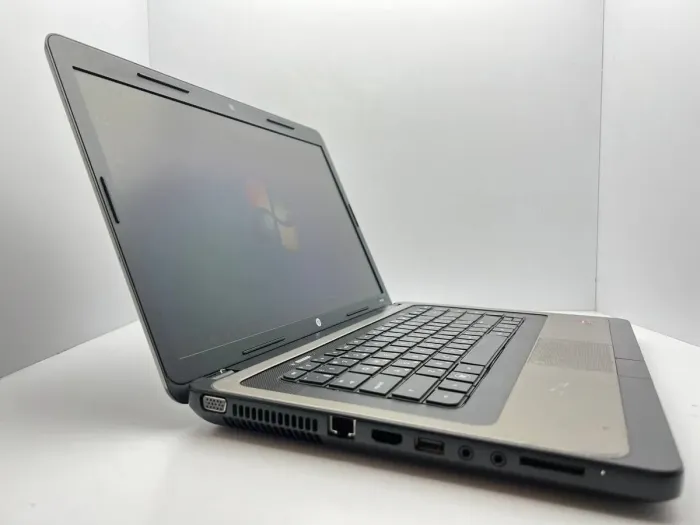 Ноутбук Б-клас HP 635 / 15.6" (1366x768) TN / AMD E-300 (2 ядра по 1.3 GHz) / 4 GB DDR3 / 120 GB SSD / AMD Radeon HD 6310 Graphics / WebCam / АКБ не тримає б/в - зображення 3