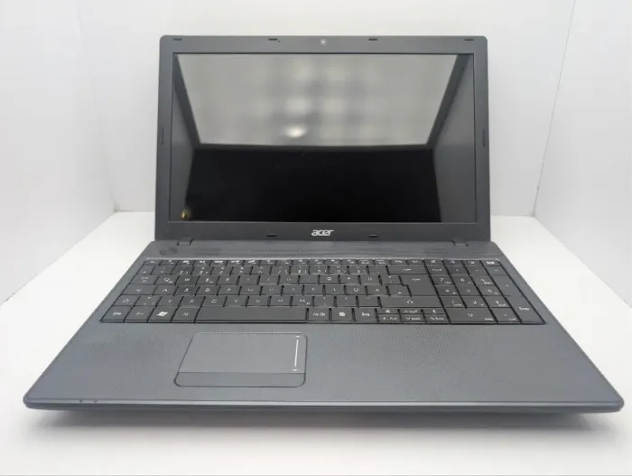 Ноутбук Acer TravelMate 5744z / 15.6" (1366x768) TN / Intel Core i3-350M (2 (4) ядра по 2.27 GHz) / 6 GB DDR3 / 320 GB HDD / Intel HD Graphics / WebCam / DVD-ROM б/в - зображення 3