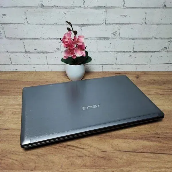 Ноутбук Asus N73S / 17.3" (1920x1080) TN / Intel Core i7-2630QM (4 (8) ядра по 2.0 - 2.9 GHz) / 8 GB DDR3 / 256 GB SSD + 320 GB HDD / nVidia GeForce GT 630M, 2 GB GDDR3, 128-bit / WebCam б/в - зображення 7