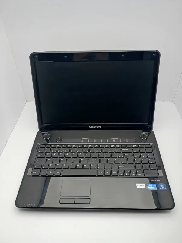 Ноутбук Acer Medion E6221 / 15.6" (1366x768) TN / Intel Core i3-2310M (2 (4) ядра по 2.1 GHz) / 6 GB DDR3 / 320 GB HDD / Intel HD Graphics 3000 / WebCam б/в - зображення 2