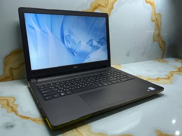 Ігровий ноутбук Dell Inspiron 15-5559 (P51F) / 15,6" (1366х768) TN / Intel Core i7-6500U (2 (4) ядра по 2,5 - 3,1 ГГц) / 8 ГБ DDR3 / 256 ГБ SSD / AMD Radeon R5 M335, 4 ГБ DDR3, 64-біт / Веб-камера б/в - зображення 2