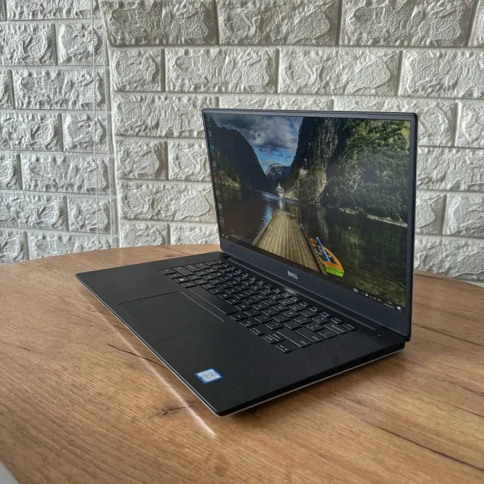 Мобільна робоча станція Б-клас Dell Precision 5520 / 15.6" (1920x1080) IPS / Intel Core i7-7820HQ (4 (8) ядра по 2.9 - 3.9 GHz) / 16 GB DDR4 / 250 GB SSD / nVidia Quadro M1200, 4 GB GDDR5, 128-bit / WebCam б/в - зображення 5