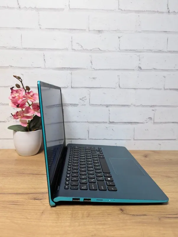 Ноутбук Asus VivoBook S430U / 14" (1920x1080) TN / Intel Core i3-8130U (2 (4) ядра по 2.2 - 3.4 GHz) / 20 GB DDR4 / 500 GB SSD / Intel UHD Graphics 620 / WebCam б/в - зображення 3