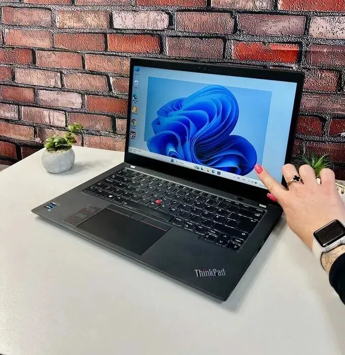 Ультрабук Lenovo ThinkPad T14s Gen 2 / 14" (1920x1080) IPS Touch / Intel Core i7-1185G7 (4 (8) ядра по 3.0 - 4.8 GHz) / 32 GB DDR4 / 512 GB SSD M.2 / Intel Iris Xe Graphics / WebCam / Win 11 Pro б/в - зображення 7