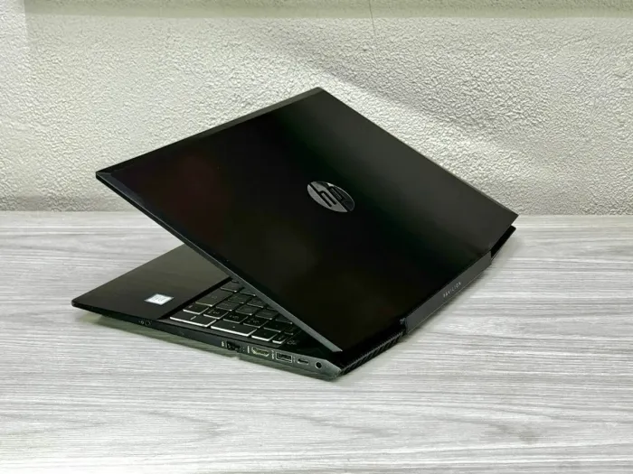 Ігровий ноутбук Б-клас HP Pavilion Gaming 15-cx0073nw / 15.6" (1920x1080) IPS / Intel Core i5-8300H (4 (8) ядра по 2.3 - 4.0 GHz) / 8 GB DDR4 / 256 GB SSD M.2 / nVidia GeForce GTX 1050 Ti, 4 GB GDDR5, 128-bit / WebCam / Win 11 Home б/в - зображення 6