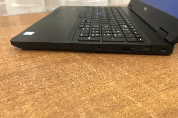 Ноутбук Dell Latitude E5570 / 15.6" (1920x1080) TN / Intel Core i5-6300U (2 (4) ядра по 2.4 - 3.0 GHz) / 8 GB DDR4 / 256 GB SSD / Intel HD Graphics 520 / WebCam б/в - зображення 7