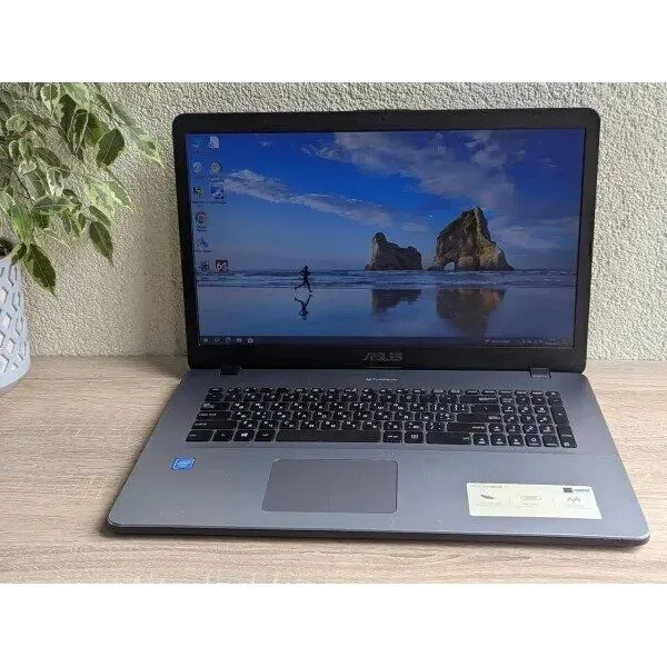 Ноутбук Б-клас Asus VivoBook 17 X705NA / 17.3" (1366x768) TN / Intel Celeron N3350 (2 ядра по 1.1 - 2.4 GHz) / 8 GB DDR3 / 128 GB SSD / Intel HD Graphics 500 / WebCam б/в - зображення 2