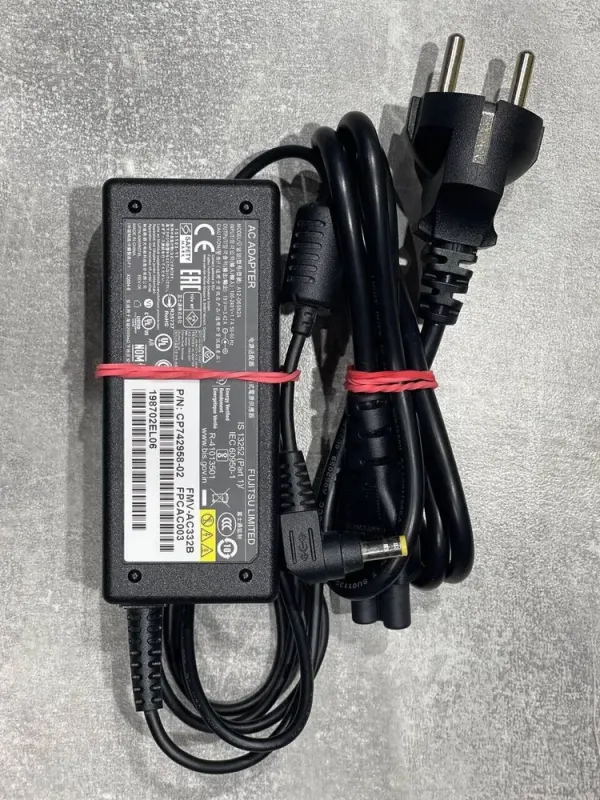 Ультрабук Fujitsu Lifebook E559 / 15.6" (1920x1080) IPS / Intel Core i5-8250U (4 (8) ядра по 1.6 - 3.4 GHz) / 16 GB DDR4 / 480 GB SSD / Intel UHD Graphics 620 / WebCam б/в - зображення 7