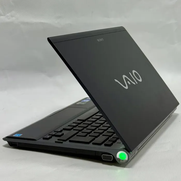 Ноутбук Sony Vaio VPCZ11X9E (PCG-31111M) / 13.1" (1600x900) TN / Intel Core i5-520M (2 (4) ядра по 2.4 - 2.93 GHz) / 8 GB DDR3 / 120 GB SSD / Intel HD Graphics / WebCam / DVD-ROM / Windows 7 б/в - зображення 7