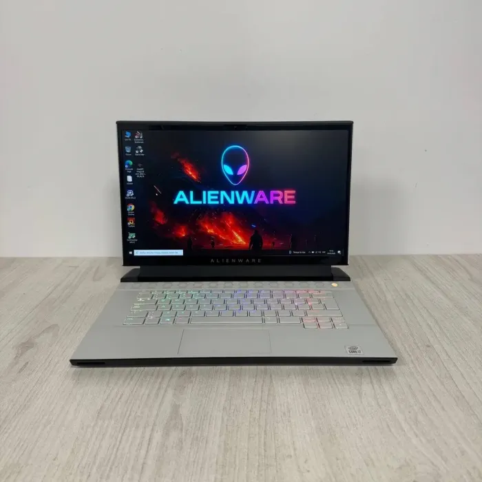 Ігровий ноутбук Б-класу Dell Alienware m15 R3 / 15,6" (1920x1080) IPS / Intel Core i7-10750H (6 (12) ядер по 2,6 - 5,0 ГГц) / 16 ГБ DDR4 / 256 ГБ SSD / nVidia GeForce RTX 2070 Super, 8 ГБ GDDR6, 256-біт б/в - зображення 2