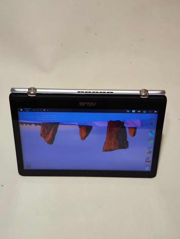 Ноутбук-трансформер Asus Q304UAK 2-in-1 / 13.3" (1920x1080) IPS Touch / Intel Core i5-7200U (2 (4) ядер по 2.5 - 3.1 GHz) / 12 GB DDR4 / 256 GB SSD / Intel HD Graphics 620 / WebCam б/в - зображення 3