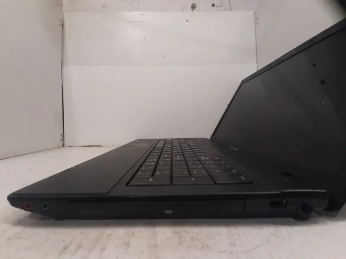 Ноутбук Lenovo G560 / 15.6" (1366x768) TN / Intel Core i3-350M (2 (4) ядра по 2.26 GHz) / 4 GB DDR3 / 120 GB SSD / Intel HD Graphics / WebCam б/в - зображення 5