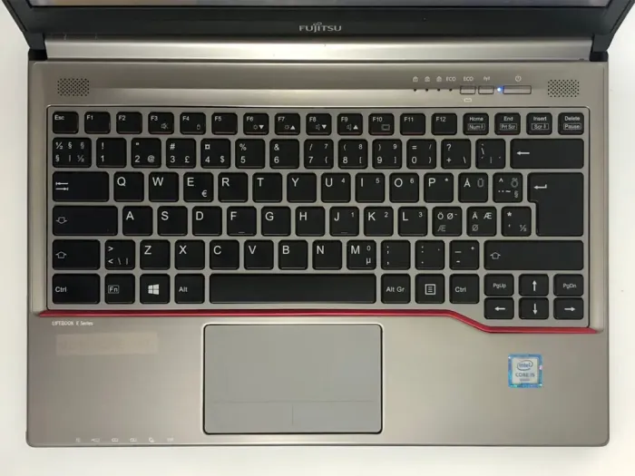 Ноутбук Б-клас Fujitsu Lifebook E736 / 13.3" (1366x768) TN / Intel Core i5-6300U (2 (4) ядра по 2.4 - 3.0 GHz) / 8 GB DDR4 / 500 GB HDD / Intel HD Graphics 520 / WebCam / Win 10 Pro б/в - зображення 8