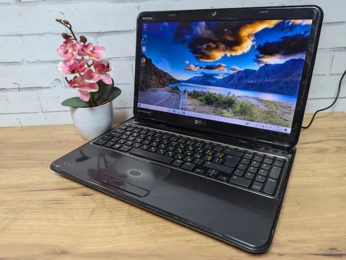 Ноутбук Б-клас Dell Inspiron N5110 / 15.6" (1366x768) TN / Intel Pentium B940 (2 ядра по 2.0 GHz) / 8 GB DDR3 / 128 GB SSD / Intel HD Graphics / WebCam / DVD-ROM / Без АКБб/в - зображення 6