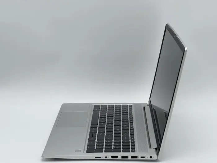 Ультрабук HP ProBook 450 G8 / 15.6" (1920x1080) IPS / Intel Core i5-1135G7 (4 (8) ядра по 2.4 - 4.2 GHz) / 16 GB DDR4 / 480 GB SSD / Intel Iris Xe Graphics / WebCam б/в - зображення 4