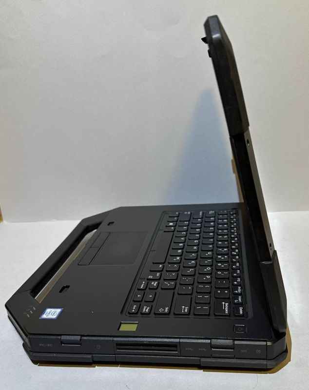Захищений ноутбук Dell Latitude 14 Rugged 5414 / 14" (1920x1080) IPS Touch / Intel Core i5-6300U (2 (4) ядра по 2,4 - 3,0 ГГц) / 16 ГБ DDR4 / 256 ГБ SSD / AMD Radeon R7 M360, 2 ГБ DDR3, 64-біт / WebCam б/в - зображення 5