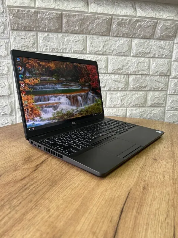 Мобільна робоча станція Dell Precision 3540 / 15.6" (1920x1080) IPS / Intel Core i5-8265U (4 (8) ядра по 1.6 - 3.9 GHz) / 16 GB DDR4 / 512 GB SSD / AMD Radeon Pro WX 2100, 2 GB GDDR5, 64-bit / WebCam б/в - зображення 4