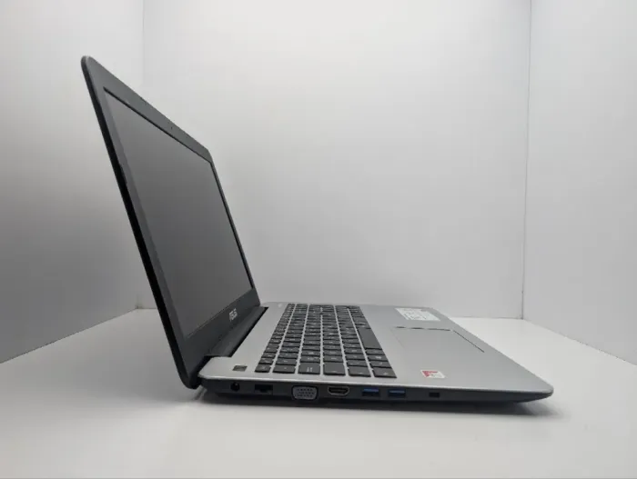 Ноутбук Asus F555Q / 15.6" (1920x1080) TN / AMD A10-9620P (4 ядра по 2.4 - 3.3 GHz) / 12 GB DDR4 / 240 GB SSD / AMD Radeon R5 Graphics / WebCam б/в - зображення 4