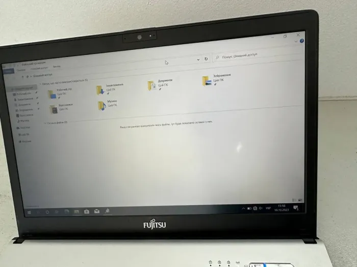 Ультрабук Б-класс Fujitsu LifeBook S936 / 13.3" (1920x1080) TN / Intel Core i7-6600U (2 (4) ядра по 2.6 - 3.4 GHz) / 8 GB DDR4 / 128 GB SSD / Intel HD Graphics 520 / WebCam / VGA б/в - зображення 4