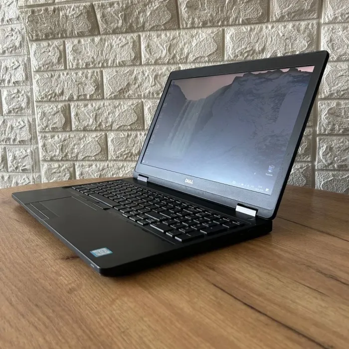 Ноутбук Б-клас Dell Latitude 5580 / 15.6" (1366x768) TN / Intel Core i7-7600U (2 (4) ядра по 2.8 - 3.9 GHz) / 8 GB DDR4 / 500 GB HDD / nVidia GeForce 930MX, 2 GB GDDR3, 64-bit  б/в - зображення 5