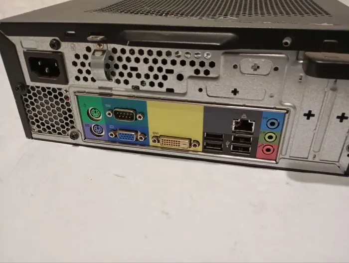 Комплект ПК Б-клас: Acer Veriton X2632G SFF / Intel Core i3-4150 (2 (4) ядра по 3.5 GHz) / 8 GB DDR3 / 320 GB HDD / Intel HD Graphics 4400 / DVD-RW + Монітор Philips 223V5L / 22" (1920x1080) TN / 1x VGA / VESA 100x100 б/в - зображення 5