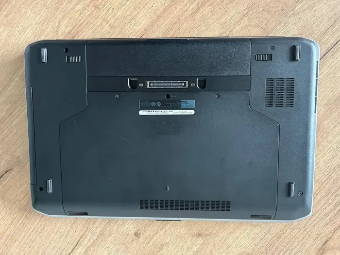 Ноутбук Dell Latitude E5530 / 15.6" (1366x768) TN / Intel Core i5-3210M (2 (4) ядра по 2.5 - 3.1 GHz) / 4 GB DDR3 / 120 GB SSD / Intel HD Graphics 4000 / VGA б/в - зображення 8