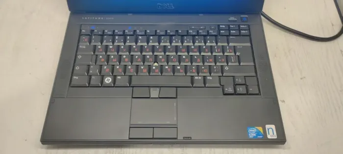 Ноутбук Dell Latitude E6410 / 14" (1440x900) TN / Intel Core i7-640M (2 (4) ядра по 2.8 - 3.46 GHz) / 8 GB DDR3 / 320 GB HDD / nVidia NVS 3100M, 512 MB DDR3, 64-bit / WebCam б/в - зображення 3