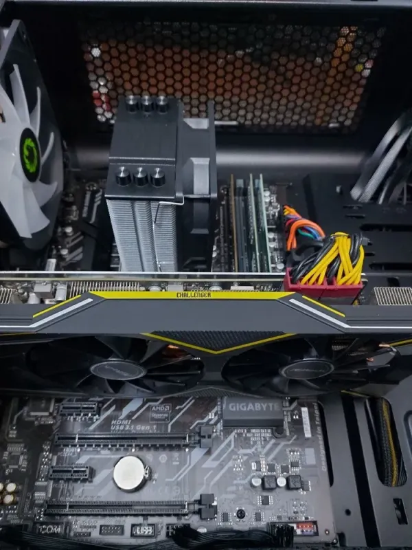 Ігровий ПК GameMax MoonLight MFG G511 Tower / Intel Core i5-8500 (6 ядер по 3.0 - 4.1 GHz) / 32 GB DDR4 / 256 GB SSD M.2 + 1000 GB HDD / AMD Radeon RX 5700 XT, 8 GB GDDR6, 256-bit / 600W б/в - зображення 5