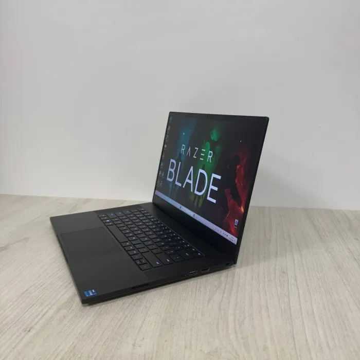 Ігровий ноутбук Razer Blade 15 RZ09-0409 / 15.6" (1920x1080) IPS / Intel Core i7-11800H (8 (16) ядер по 2,3 - 4,6 ГГц) / 16 ГБ DDR4 / 1000 ГБ SSD NVMe / nVidia GeForce RTX 3070, 8 ГБ GDDR6, 256-bit / WebCam б/в - зображення 6