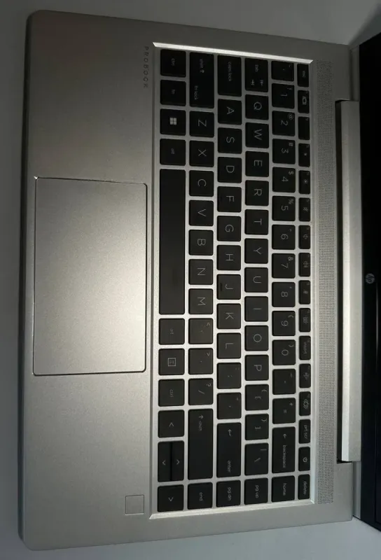 Ультрабук HP ProBook 445 G9 / 14" (1920x1080) IPS / AMD Ryzen 5 5625U (6 (12) ядер по 2.3 - 4.3 GHz) / 16 GB DDR4 / 512 GB SSD / Radeon RX Vega 7 Graphics / WebCam б/в - зображення 4