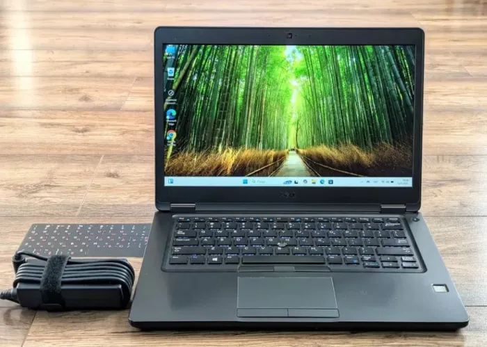 Ультрабук Dell Latitude 5490 / 14" (1920x1080) IPS / Intel Core i5-7300U (2 (4) ядра по 2.6 - 3.5 GHz) / 8 GB DDR4 / 128 GB SSD / Intel HD Graphics 620 / WebCam / HDMI / Windows 11 б/в - зображення 2