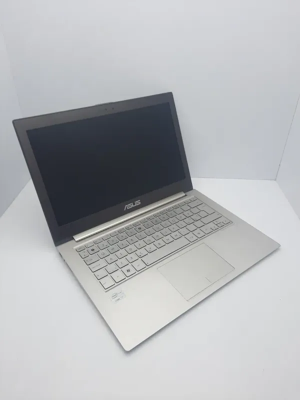 Ультрабук Asus ZenBook UX31A / 13.3" (1920x1080) IPS / Intel Core i7-3517U (2 (4) ядра по 1.9 - 3.0 GHz) / 4 GB DDR3 / 120 GB SSD / Intel HD Graphics 4000 / WebCam / USB 3.0 б/в - зображення 2
