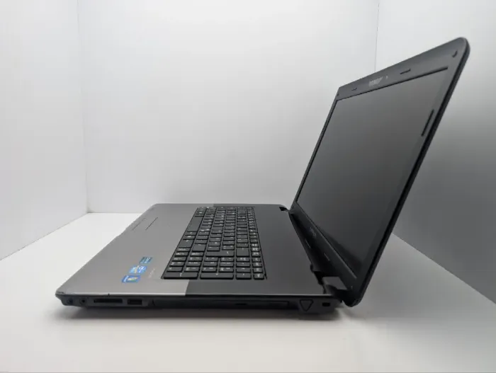 Ноутбук Medion Akoya E7218 / 17.3" (1600x900) TN / Intel Core i3-2310M (2 (4) ядра по 2.1 GHz) / 6 GB DDR3 / 750 GB HDD / Intel HD Graphics / WebCam / DVD-ROM / АКБ не тримає заряд б/в - зображення 5